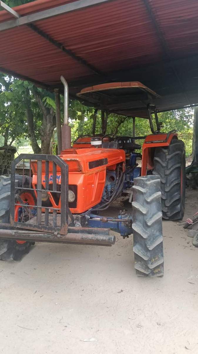 Tractor bajo techo